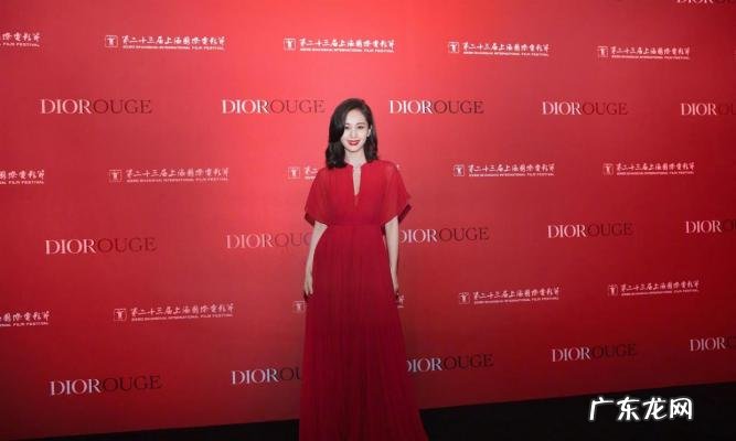 牛仔短裙怎么搭配衣服 牛仔短裙怎么搭配