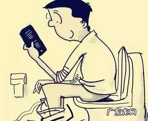 上厕所玩手机有什么坏处,长时间蹲厕所玩手机的危害?