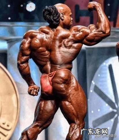 想练就倒三角身材,哪块肌肉最重要?