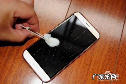 防治新型冠状病毒,怎么给手机消毒,新型冠状病毒怎么消毒?