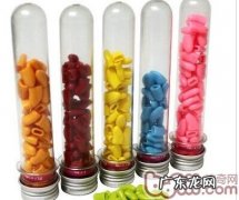 给小狗戴指甲套适合吗