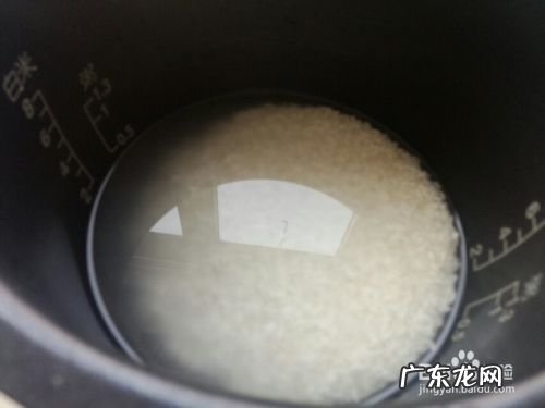 海鲜煲仔饭,鲜虾煲仔饭的制作方法?