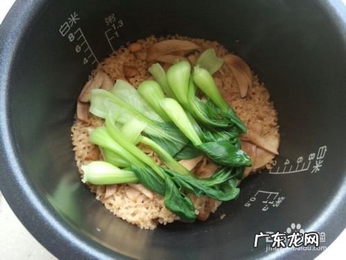 海鲜煲仔饭,鲜虾煲仔饭的制作方法?