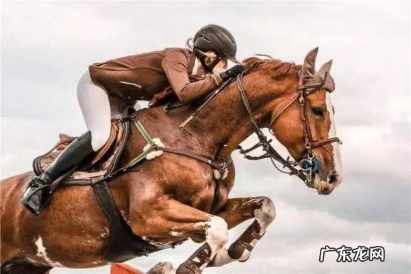 流苏对夹怎么搭配 流苏靴怎么搭配