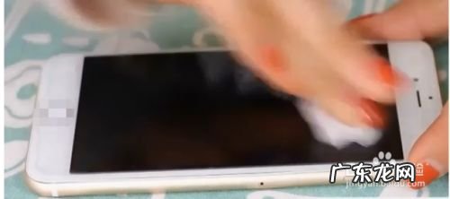 手机膜上有划痕怎么办