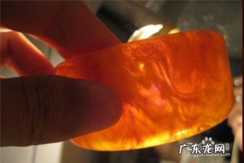 真蜜蜡用手机灯照会什么颜色,蜜蜡什么颜色最贵?