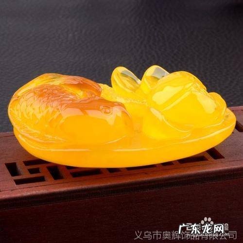 真蜜蜡用手机灯照会什么颜色,蜜蜡什么颜色最贵?