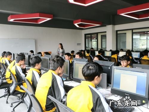 学汽修赚钱吗,学修车一般多少钱一个月?