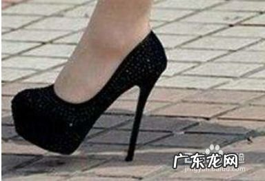 细高跟鞋怎么走得稳,新手怎样学会穿高跟鞋?