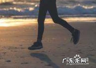 细高跟鞋怎么走得稳,新手怎样学会穿高跟鞋?