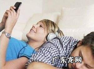 躺着玩手机的危害,躺着玩手机会不会近视?