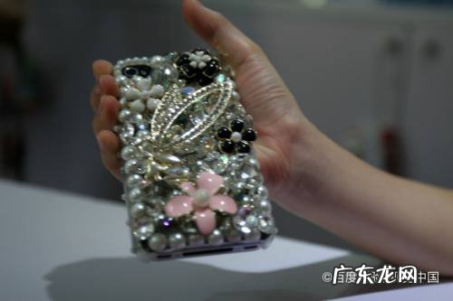 黑色手机配什么颜色手机壳好看,黑色苹果带什么壳好看？