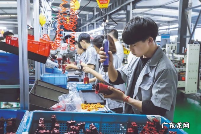 连亏14年,烧光3000亿!今打破垄断,从“赔钱货”逆袭成行业巨头