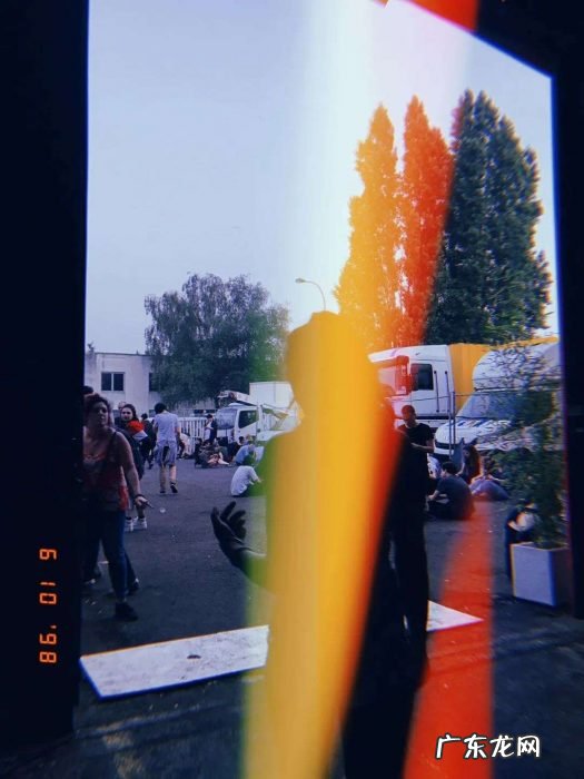 年轻人蹦迪实录:瞒着男朋友出去蹦迪,结果被当场抓包