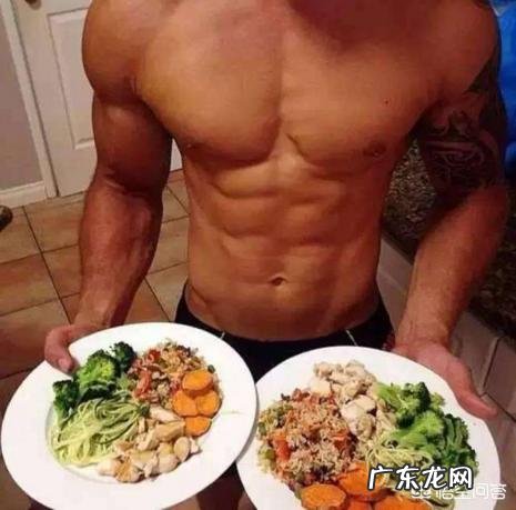 倒三角的身材是训练肩部吗?