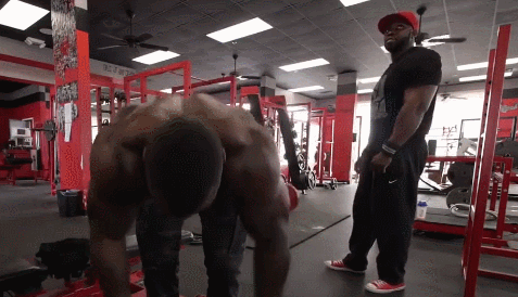 倒三角的身材是训练肩部吗?