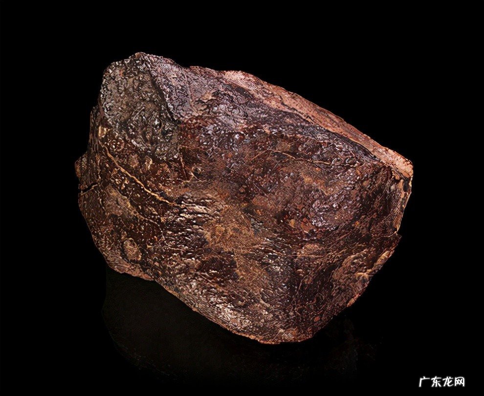 澳洲一男子发现罕见红石,以为是黄金却打不开,想不到竟来自46亿年前