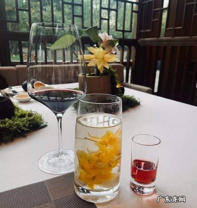 90后美女一场直播卖酒100万,年入3.5亿,凭什么?