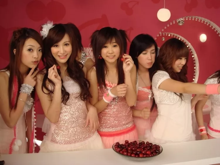 黑涩会丫头奶茶 黑涩会丫头