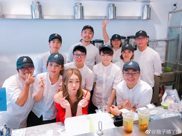 黑涩会丫头奶茶 黑涩会丫头