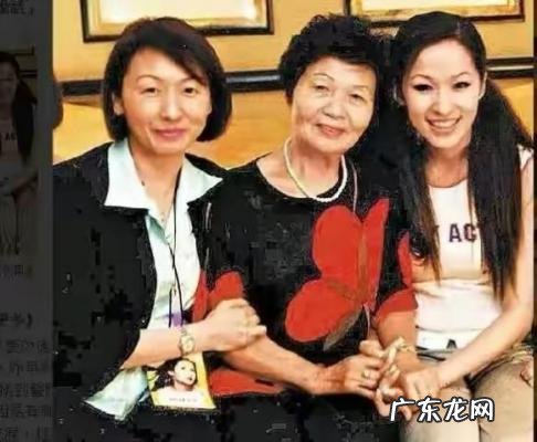 萧亚轩妈妈的生日 萧亚轩的妈妈