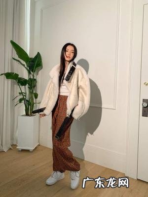 风衣搭配什么裤子和鞋子 格子裤子配什么鞋