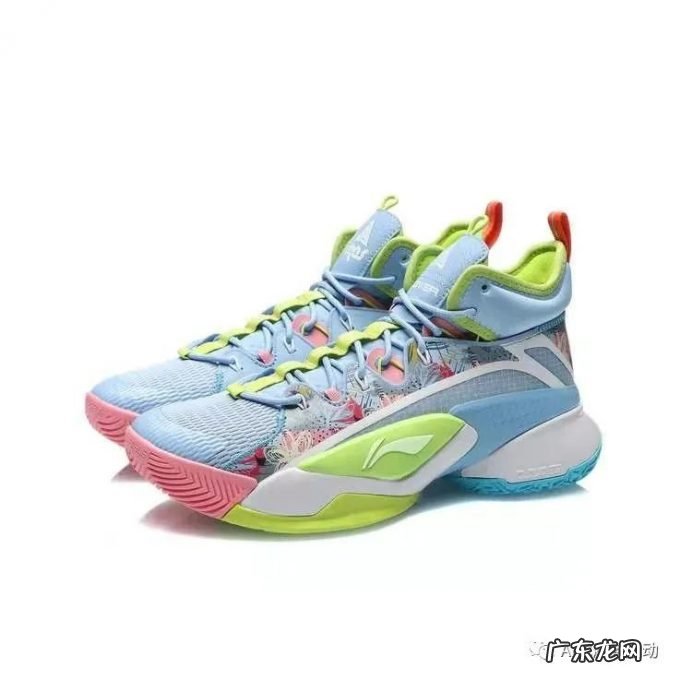 闪击8代实物图美翻,反伍2代低帮版简洁,国产设计还得看李宁