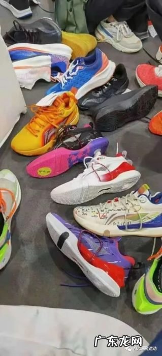 闪击8代实物图美翻，反伍2代低帮版简洁，国产设计还得看李宁