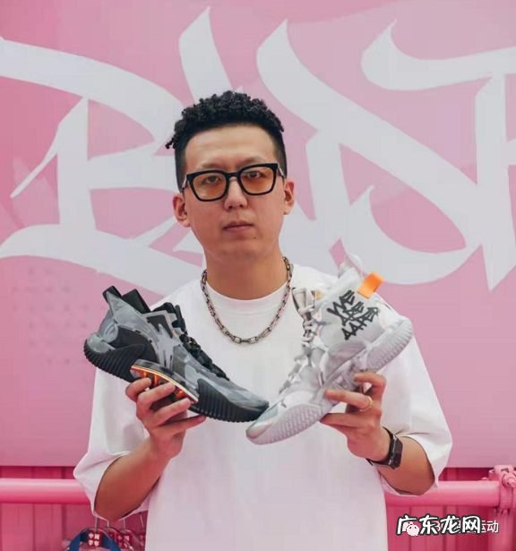 闪击8代实物图美翻,反伍2代低帮版简洁,国产设计还得看李宁