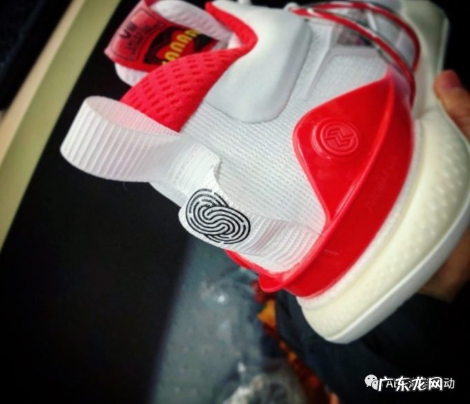 闪击8代实物图美翻，反伍2代低帮版简洁，国产设计还得看李宁