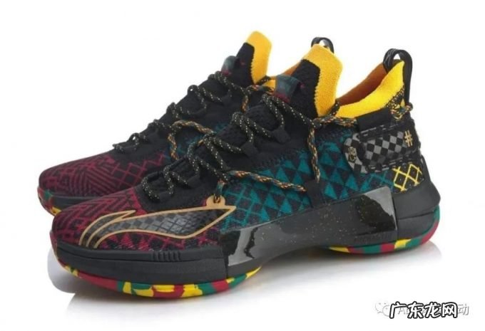 闪击8代实物图美翻，反伍2代低帮版简洁，国产设计还得看李宁