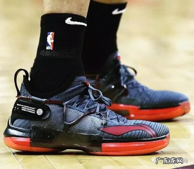 闪击8代实物图美翻，反伍2代低帮版简洁，国产设计还得看李宁