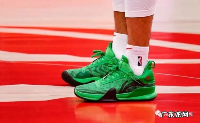 闪击8代实物图美翻，反伍2代低帮版简洁，国产设计还得看李宁