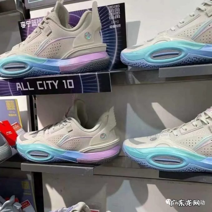 闪击8代实物图美翻，反伍2代低帮版简洁，国产设计还得看李宁