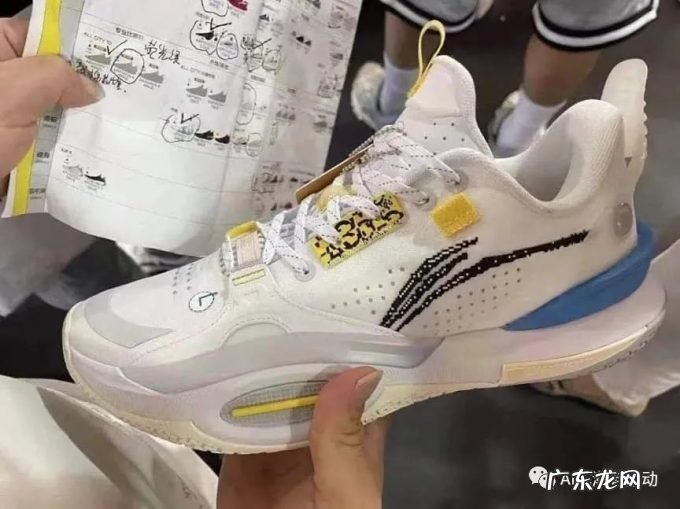 闪击8代实物图美翻，反伍2代低帮版简洁，国产设计还得看李宁