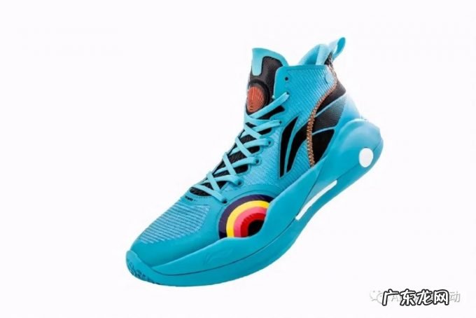 闪击8代实物图美翻,反伍2代低帮版简洁,国产设计还得看李宁