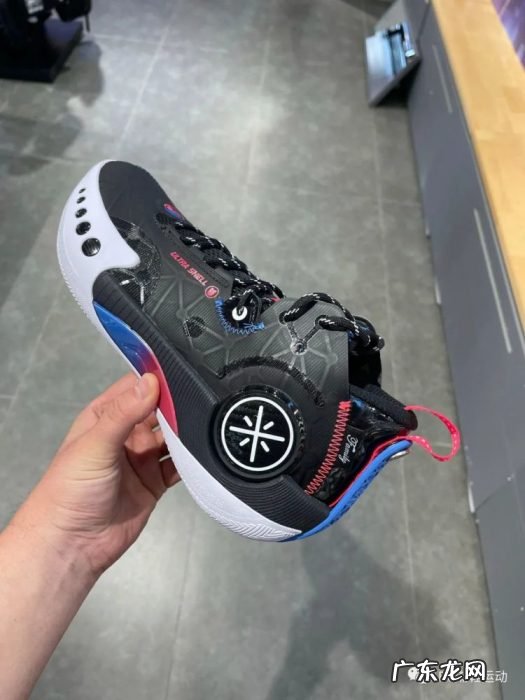 闪击8代实物图美翻，反伍2代低帮版简洁，国产设计还得看李宁