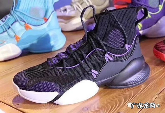 闪击8代实物图美翻,反伍2代低帮版简洁,国产设计还得看李宁