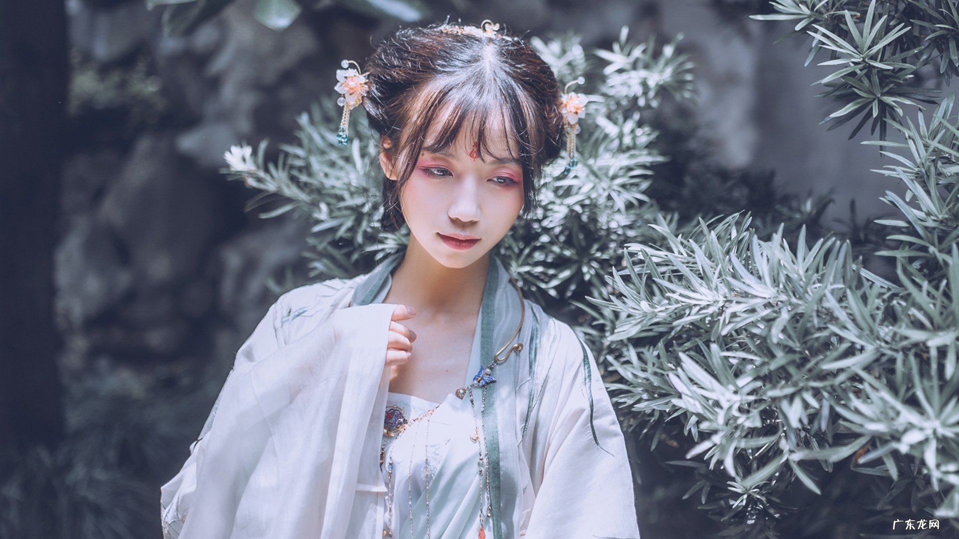 > 生完宝宝两个月能吃减肥药吗?求解答