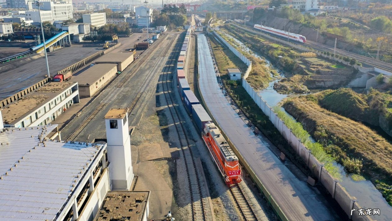 江苏连云港中哈物流基地首开至莫斯科中欧班列