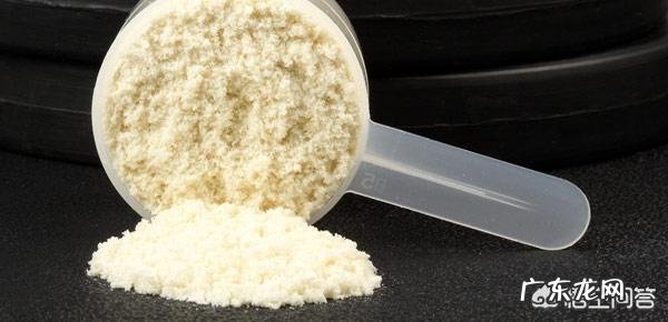 在节食运动减肥期间,晚餐可以用乳清蛋白粉代替吗?