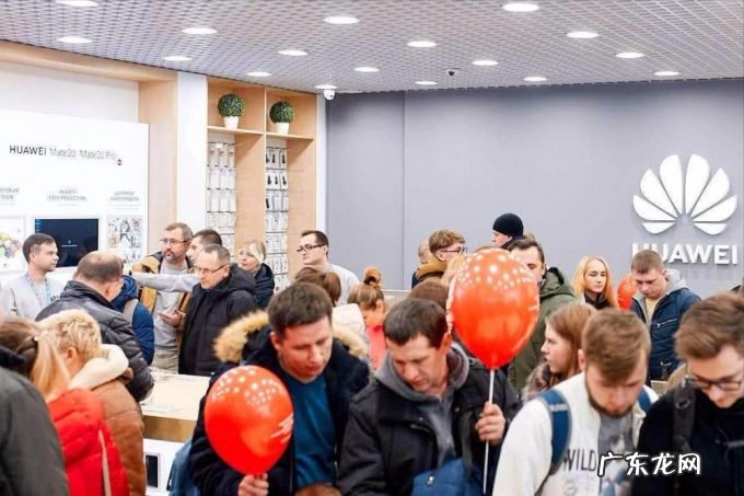 华为戏耍美国人，在售机型打100％折扣，一句话让老外破防！