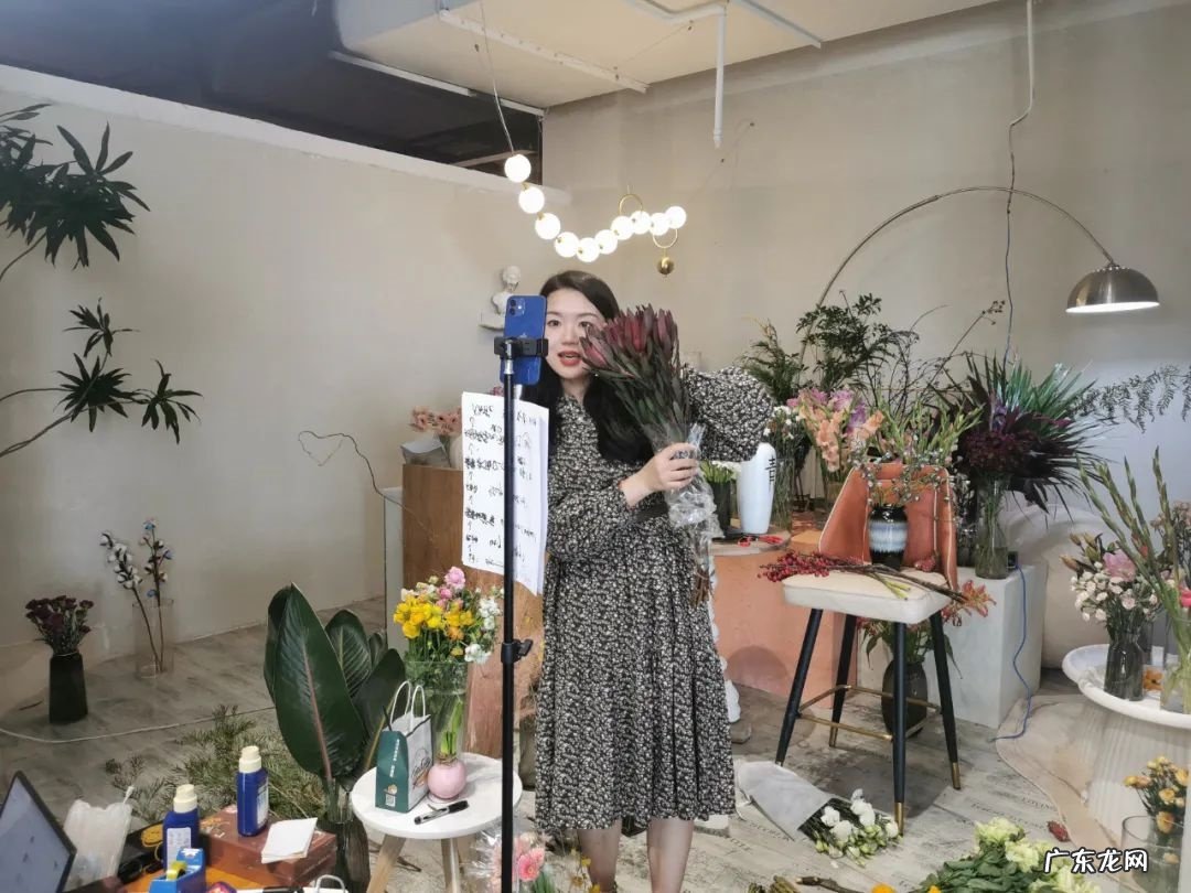 中国花卉报:云南昆明斗南鲜花直播电商达千家