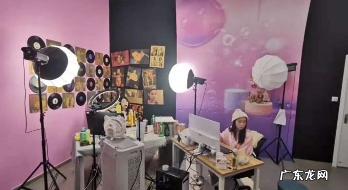 蜂花连播184小时,国货如何接住野性消费的猛药?我们和幕后团队聊了聊