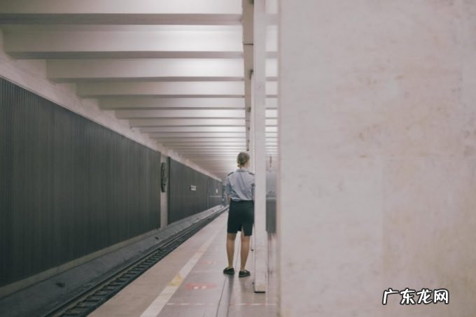 孤独十级,无人倾诉:莫斯科年轻人选择为自己租个朋友