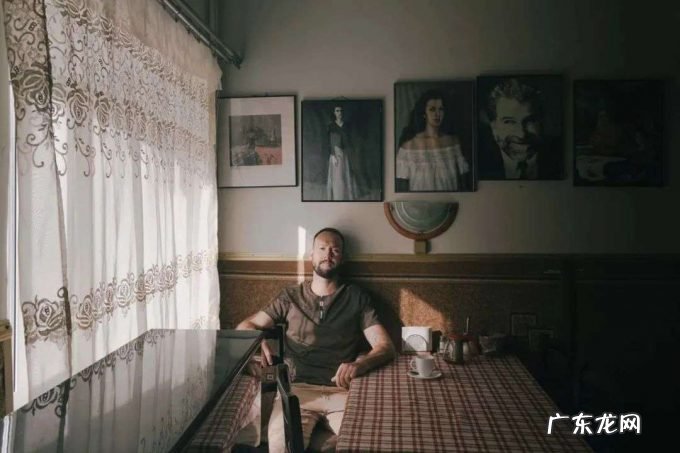 孤独十级，无人倾诉：莫斯科年轻人选择为自己租个朋友