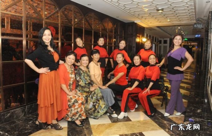 KTV店持续减少?曾是年轻人的聚会圣地,如今为啥都不喜欢去了?