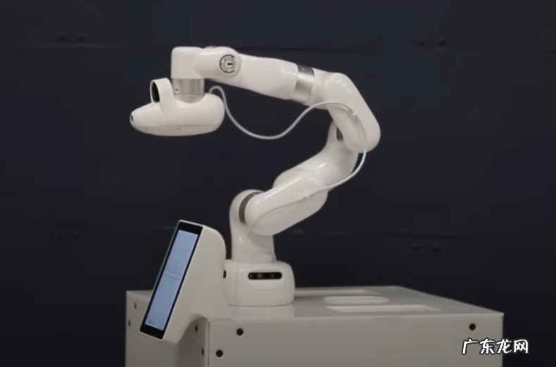 无痛、无针头也可打针!全球首款疫苗注射机器人Cobi问世