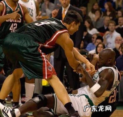 易建联和加内特谁厉害 易建联加内特打架