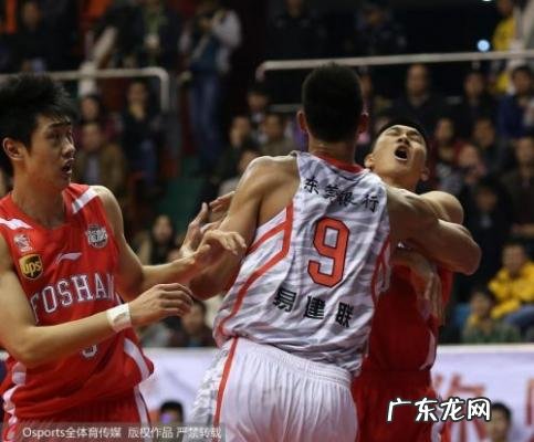 易建联和加内特谁厉害 易建联加内特打架